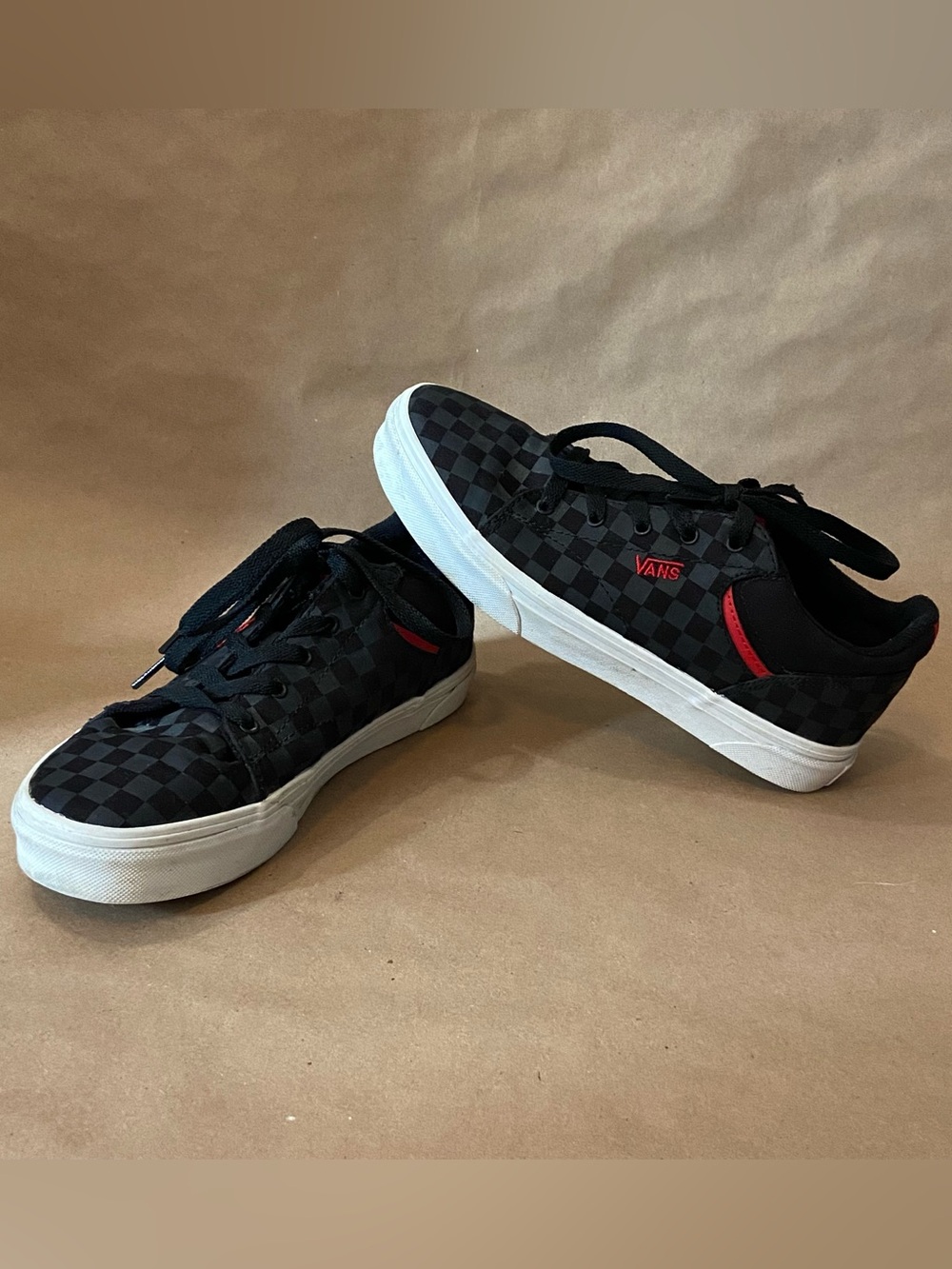 Vans womens Black & red Seldan Checkerboard Low-Top Sneakers